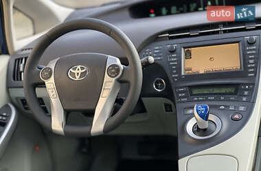 Хэтчбек Toyota Prius 2010 в 