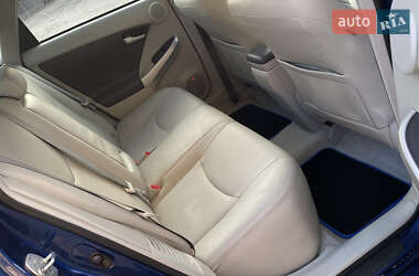 Хэтчбек Toyota Prius 2010 в 