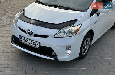 Хэтчбек Toyota Prius 2012 в 