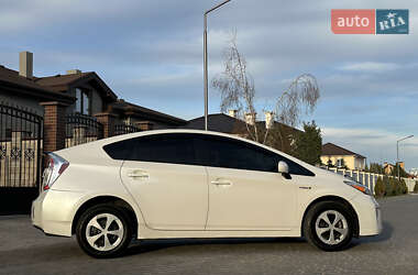 Хэтчбек Toyota Prius 2012 в 