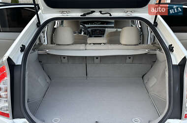 Хэтчбек Toyota Prius 2012 в 