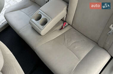 Хэтчбек Toyota Prius 2012 в 