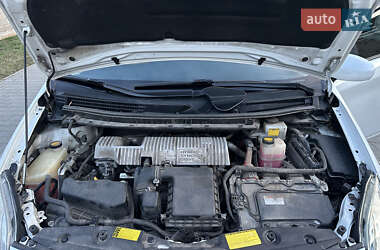 Хэтчбек Toyota Prius 2012 в 