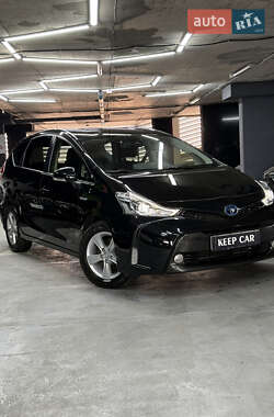 Хетчбек Toyota Prius 2018 в 