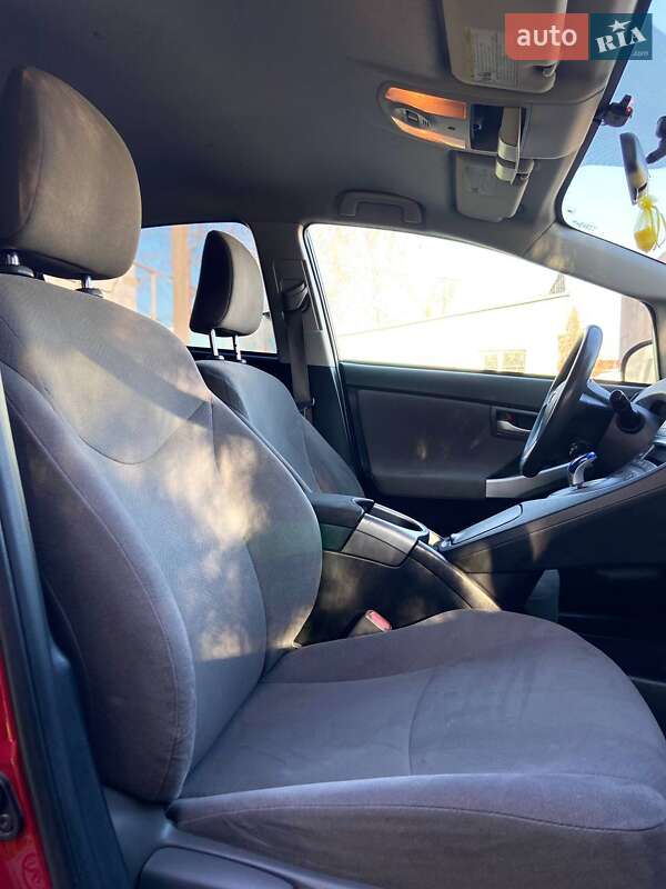 Хэтчбек Toyota Prius 2015 в Николаеве