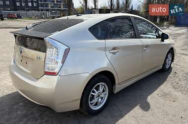Хэтчбек Toyota Prius 2011 в 