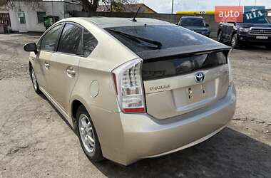 Хэтчбек Toyota Prius 2011 в 