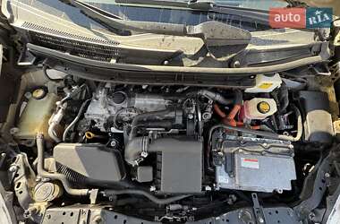 Хэтчбек Toyota Prius 2011 в 