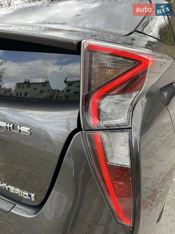 Хэтчбек Toyota Prius 2015 в Киеве