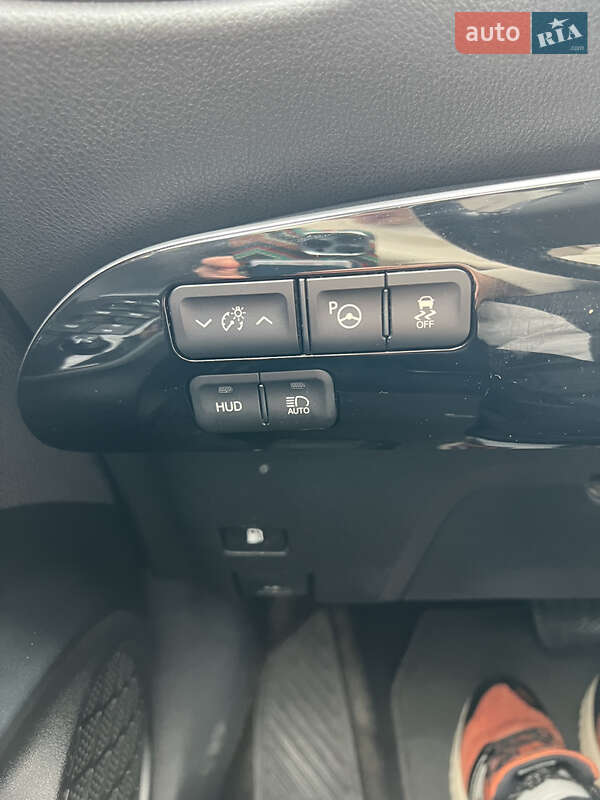 Хэтчбек Toyota Prius 2015 в Киеве