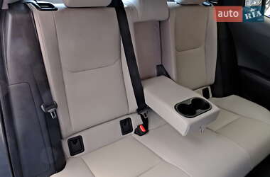 Хэтчбек Toyota Prius 2024 в 