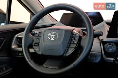 Хэтчбек Toyota Prius 2024 в 