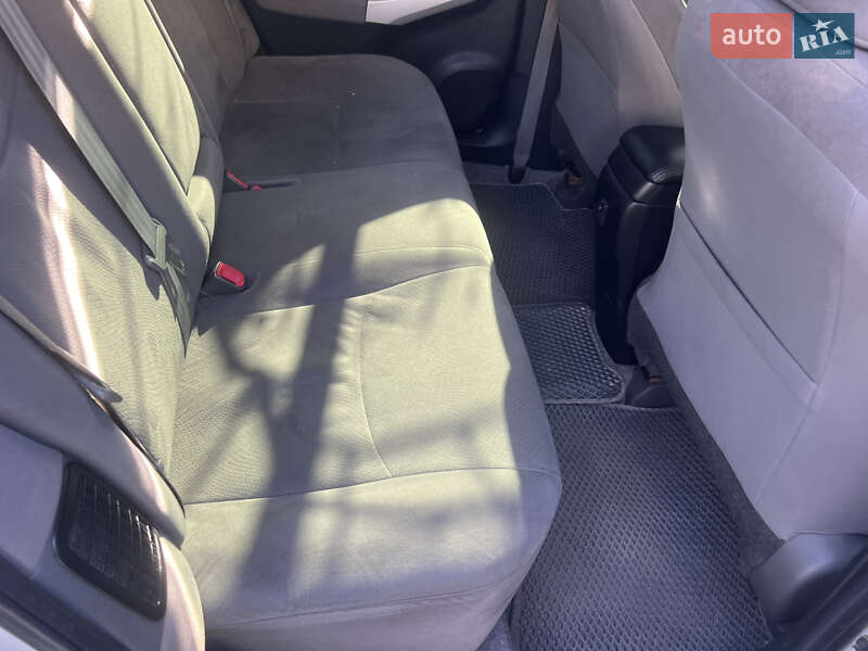 Хетчбек Toyota Prius 2014 в Дніпрі