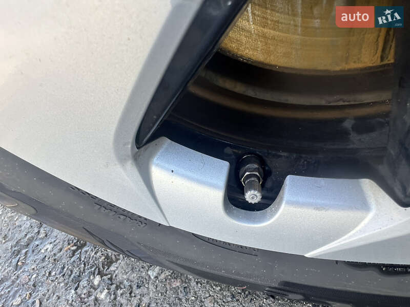 Хетчбек Toyota Prius 2014 в Дніпрі