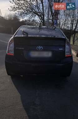 Хэтчбек Toyota Prius 2013 в 