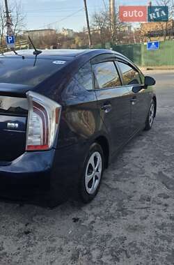 Хэтчбек Toyota Prius 2013 в 