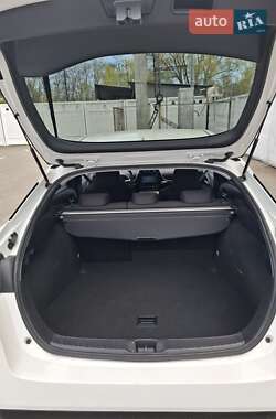 Хэтчбек Toyota Prius 2018 в 