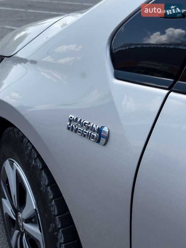 Хетчбек Toyota Prius 2017 в Кам'янському