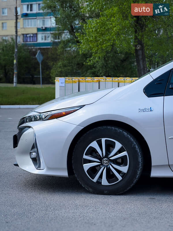 Хетчбек Toyota Prius 2017 в Кам'янському