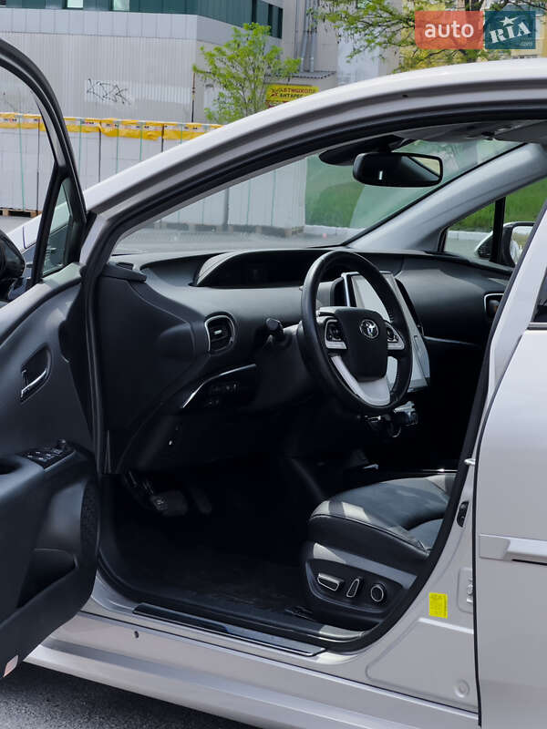 Хетчбек Toyota Prius 2017 в Кам'янському