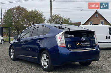 Хэтчбек Toyota Prius 2010 в 