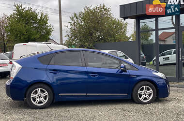Хэтчбек Toyota Prius 2010 в 