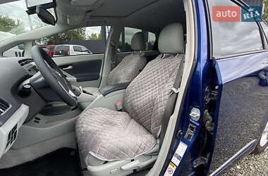 Хэтчбек Toyota Prius 2010 в 