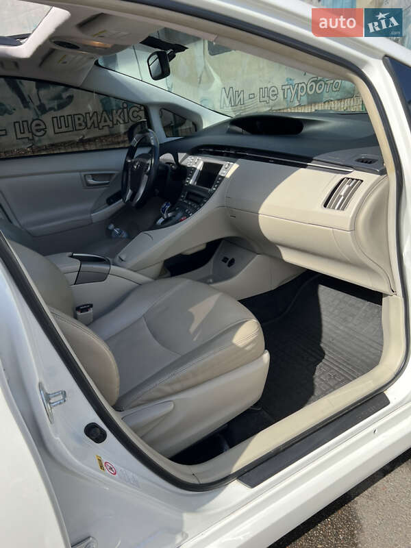 Хэтчбек Toyota Prius 2014 в Киеве