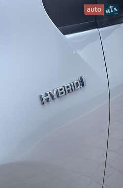 Хетчбек Toyota Prius 2017 в 