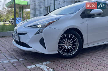 Хетчбек Toyota Prius 2017 в 