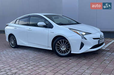 Хетчбек Toyota Prius 2017 в 