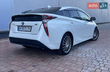 Хетчбек Toyota Prius 2017 в 
