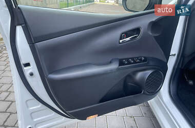 Хетчбек Toyota Prius 2017 в 