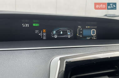 Хетчбек Toyota Prius 2017 в 