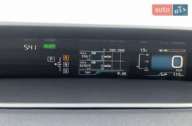 Хетчбек Toyota Prius 2017 в 