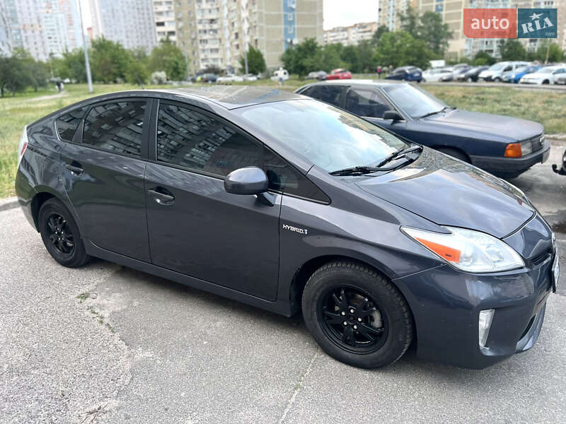 Хетчбек Toyota Prius 2012 в 