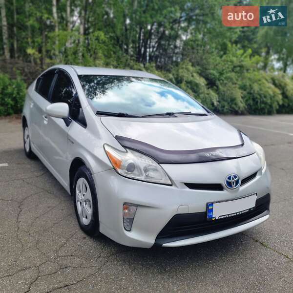 Хэтчбек Toyota Prius 2012 в 