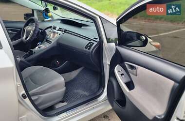 Хэтчбек Toyota Prius 2012 в 