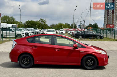 Хэтчбек Toyota Prius 2013 в 