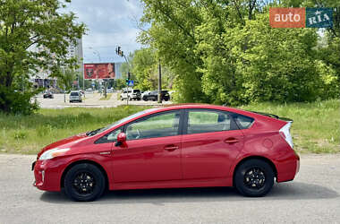 Хэтчбек Toyota Prius 2013 в 