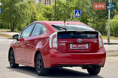 Хэтчбек Toyota Prius 2013 в 
