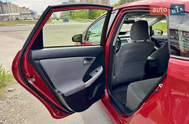 Хэтчбек Toyota Prius 2013 в 