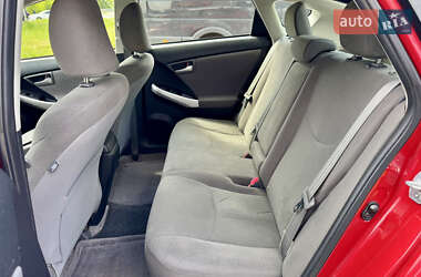 Хэтчбек Toyota Prius 2013 в 