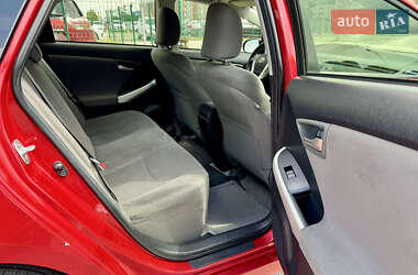 Хэтчбек Toyota Prius 2013 в 