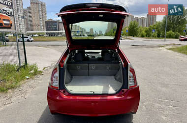 Хэтчбек Toyota Prius 2013 в 