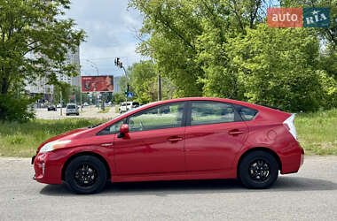 Хэтчбек Toyota Prius 2013 в 