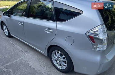 Хэтчбек Toyota Prius 2011 в 