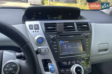Хэтчбек Toyota Prius 2011 в 