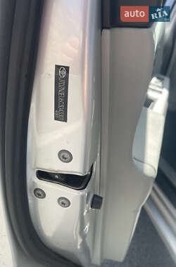 Хэтчбек Toyota Prius 2011 в 