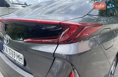 Хэтчбек Toyota Prius 2017 в 